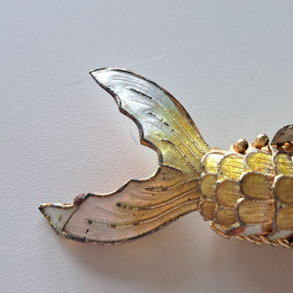 Vintage Gold & White Articulated Fish Ornament Hanging Décor With Enamel Finish - Picture 4 of 9